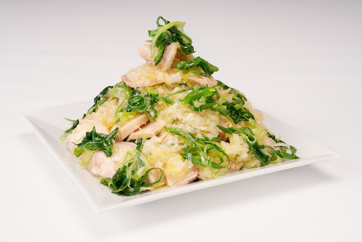 林 種男さんが育てた京都産九条葱入り蒸し鶏の葱しょうが塩ダレ